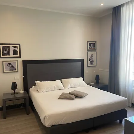 Alojamento de Acomodação e Pequeno-almoço Nazionale 51 Group 4*