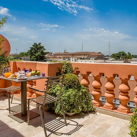 Alojamento de Acomodação e Pequeno-almoço Nazionale 51 Group 4*